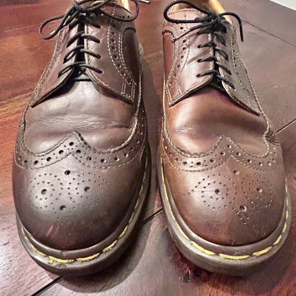 VTG Dr. Martens Brown Wingtip Oxford 3989/59 Made in England Burgundy M8/W10